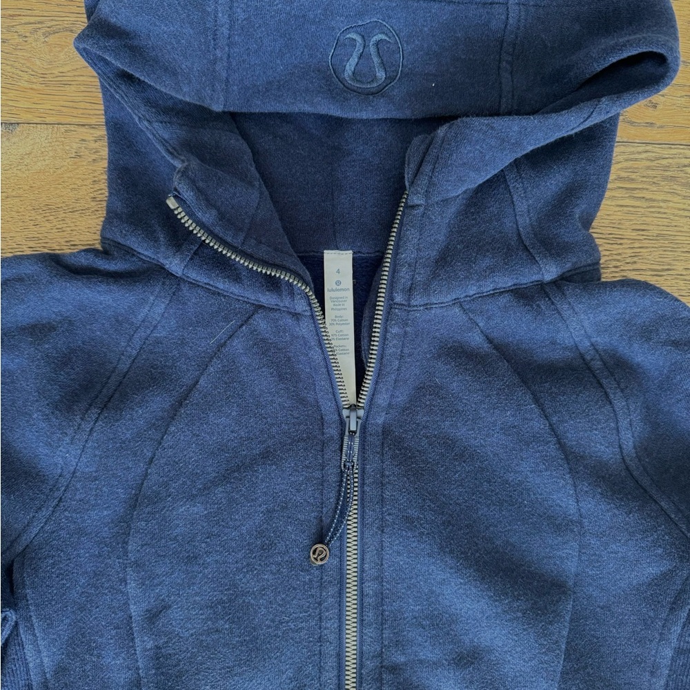 Women’s Lululemon full zip navy Scuba hoodie size 4